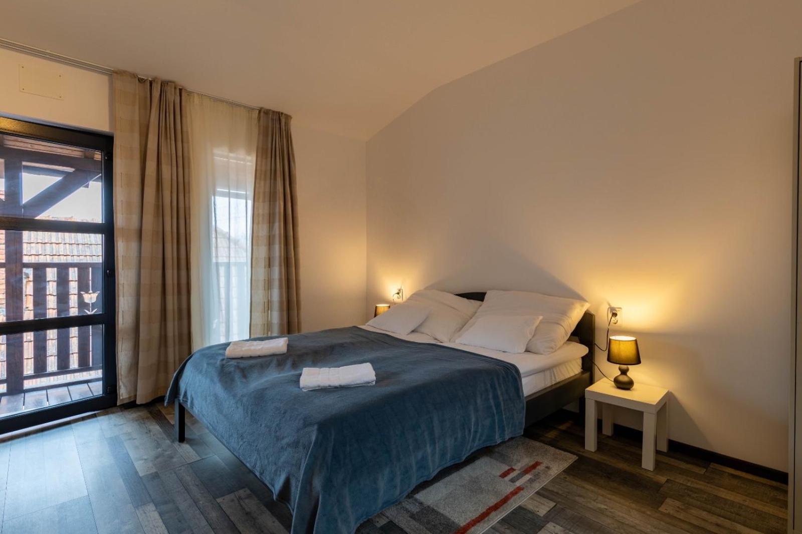 Happy Nest Hotel Luna de Sus  Екстериор снимка